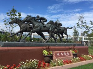 ［本日から札幌開催］コロナによる無観客の札幌競馬場に寄せて