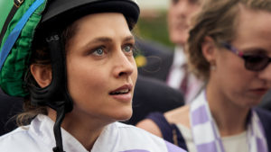 史上初めてメルボルンCを制覇した女性騎手の半生。映画『ライド・ライク・ア・ガール』