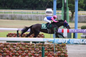 ［重賞回顧］大ベテランが手塩にかけた、二冠馬の忘れ形見～2021年・レパードステークス～