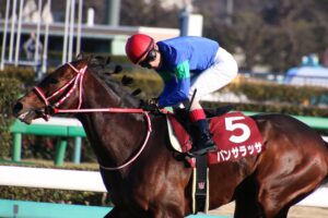 ［重賞回顧］肉を切らさず、骨を断つ逃げ。充実の5歳馬が重賞2勝目～2022年・中山記念～