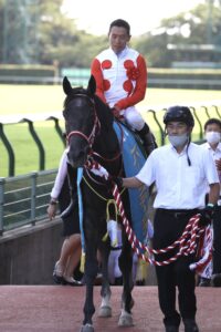 ［重賞回顧］名門メジロ牧場と香港競馬にまつわる不思議な縁が導いた必然の勝利～2022年・レパードS～