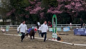 ［イベントレポート］コジュウチョウサンらの熱き戦い。富里競馬場をたずねて