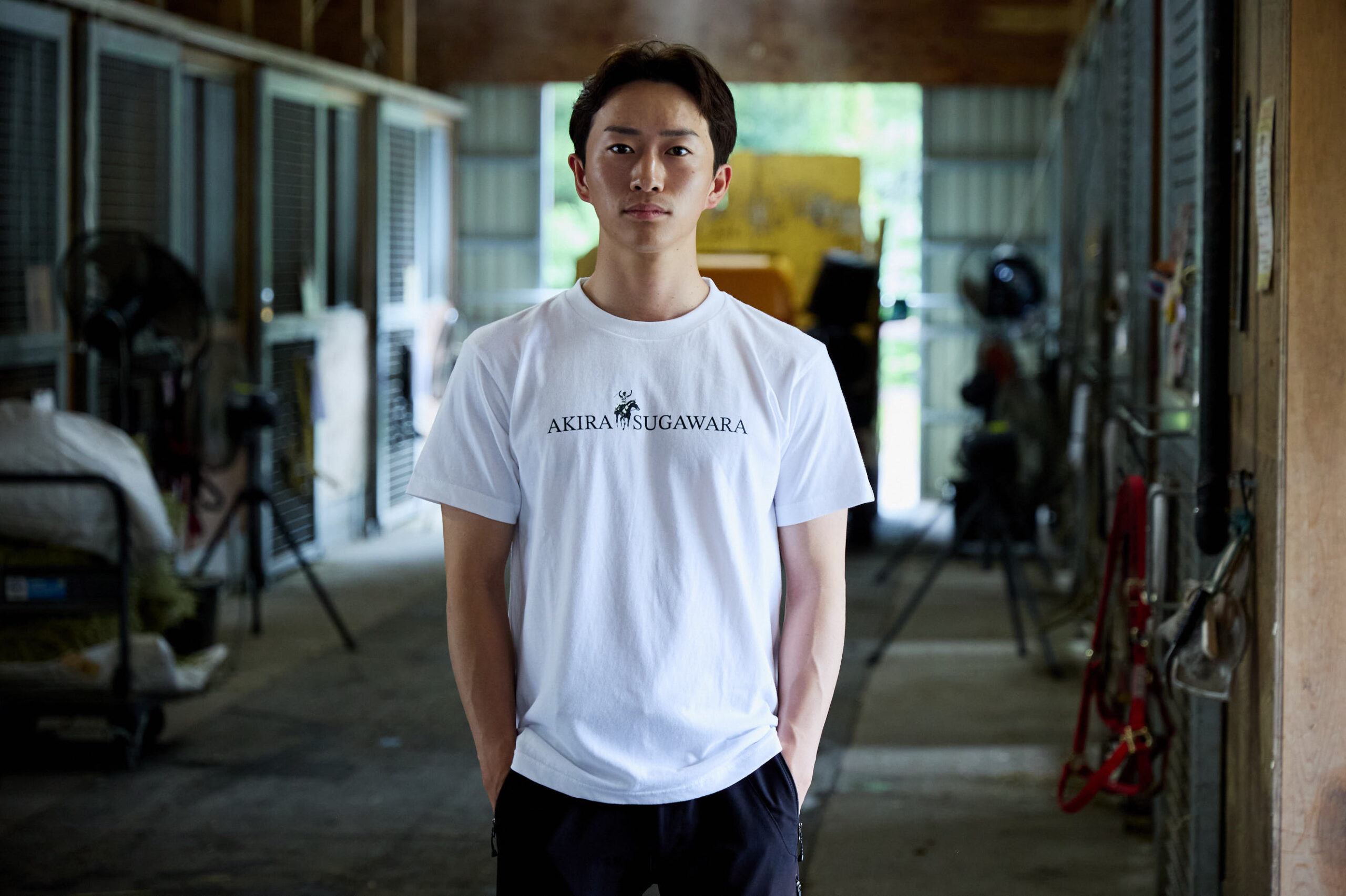 菅原明良騎手が登場! 大反響『にんじんプレゼントTシャツ』第二弾が発表