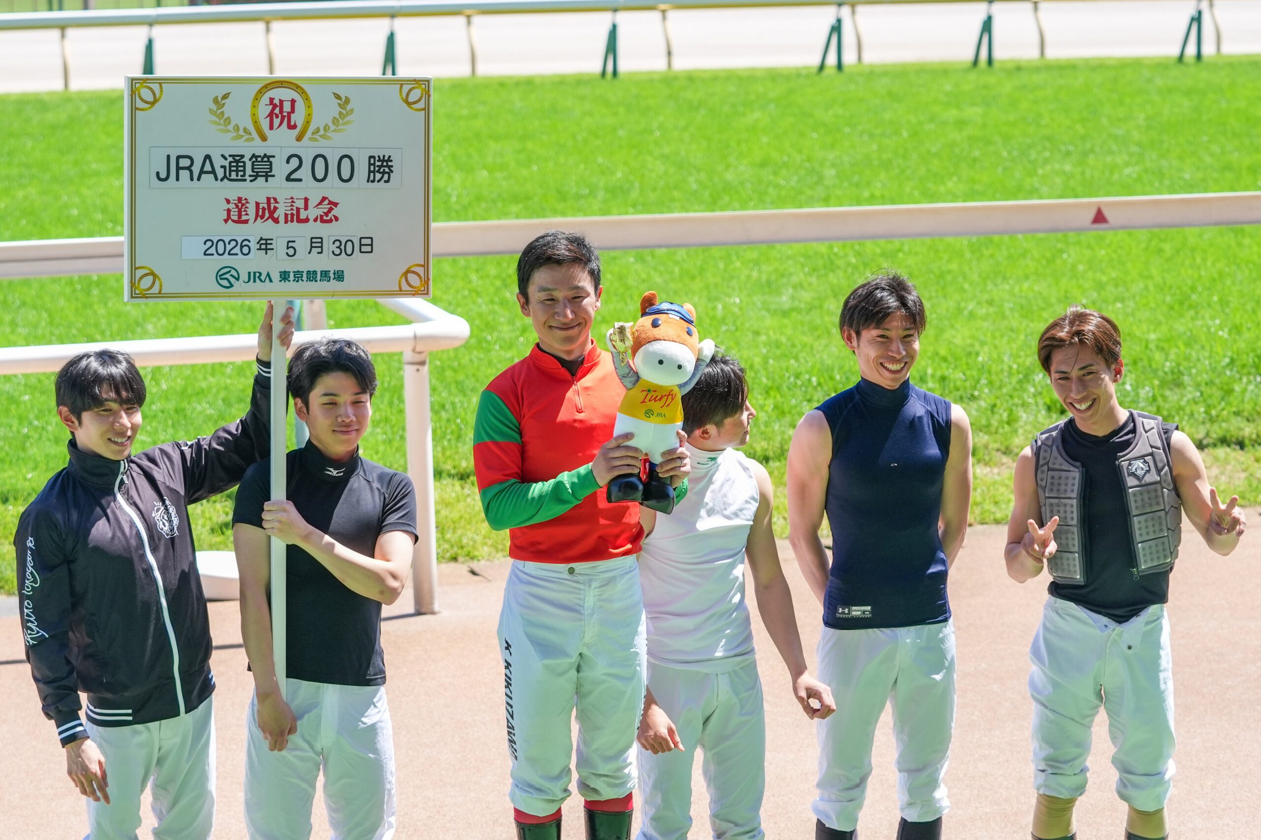 ［リーディング］種牡馬リーディング、再びトップ入れ替わり！騎手部門では土日で勝ちまくった2名がJRA通算200勝に到達